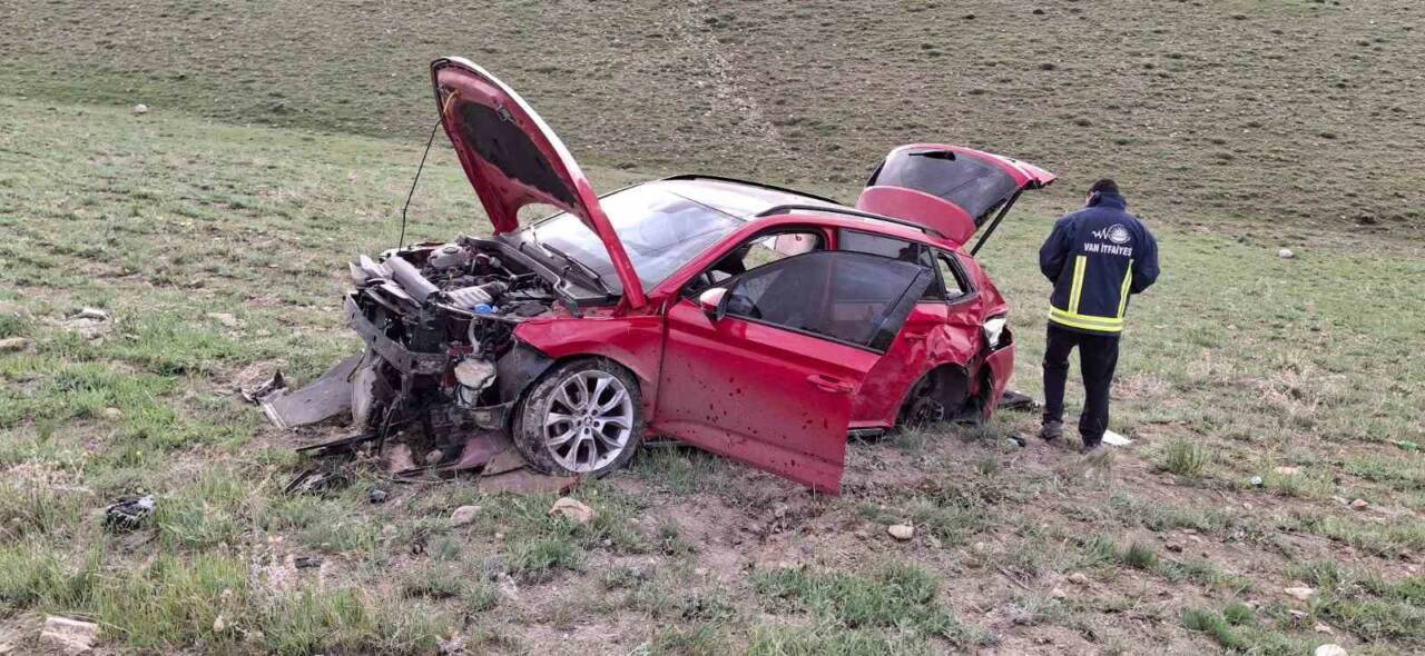 Van’da otomobilin uçuruma yuvarlanması sonucu meydana gelen trafik kazasında sürücü