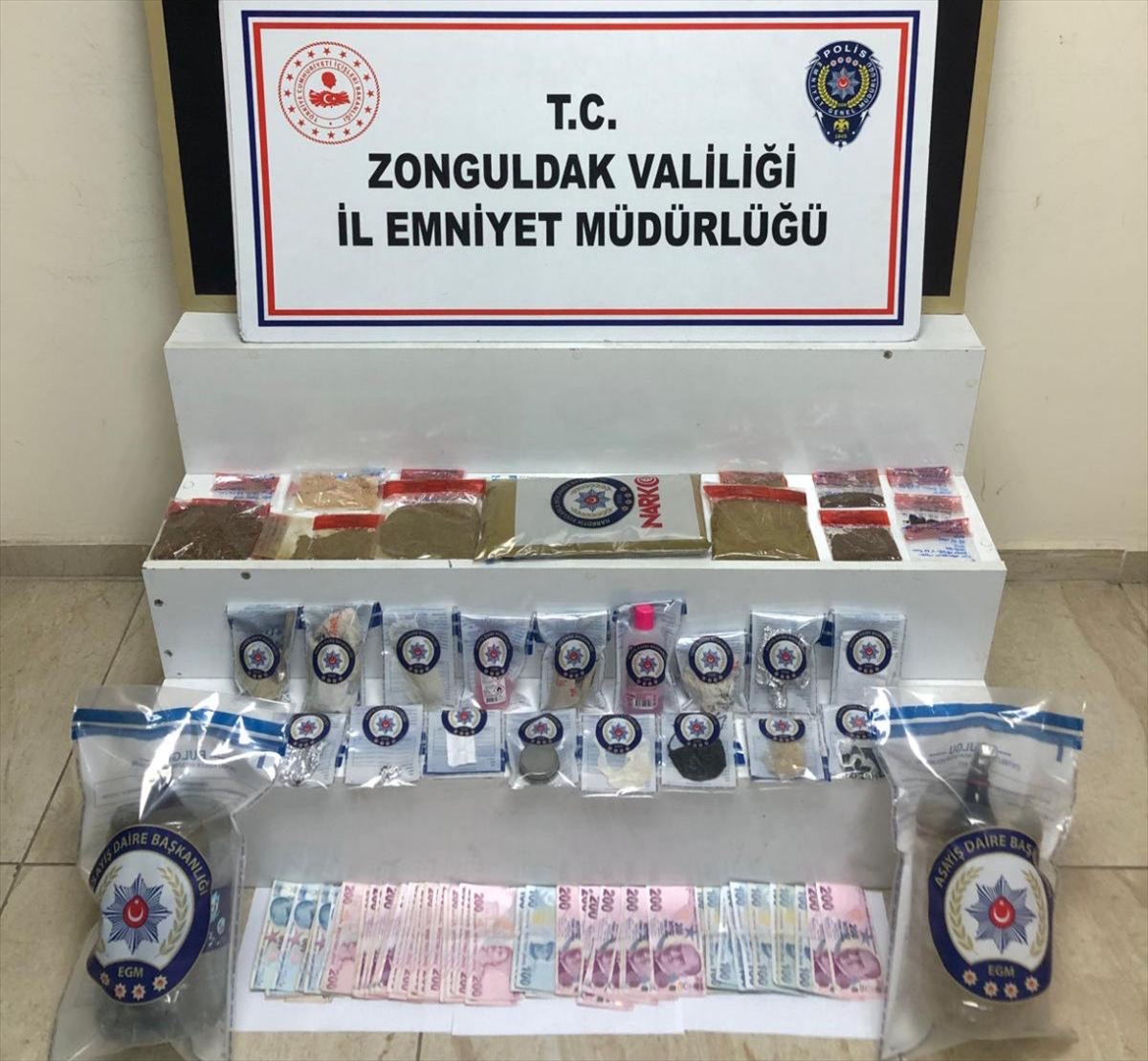 ZONGULDAK (AA) – Zonguldak’ta düzenlenen uyuşturucu operasyonunda gözaltına alınan 4