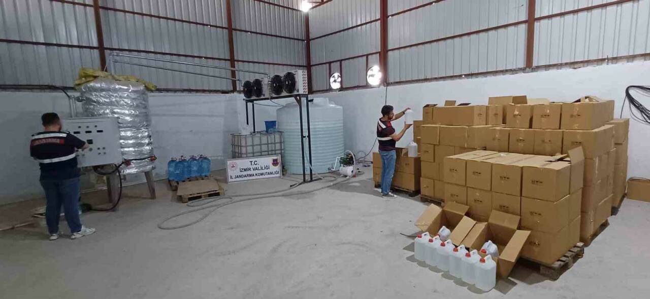 İzmir’de yasa dışı kaçak alkol üretim ve arıtma tesisi olduğu