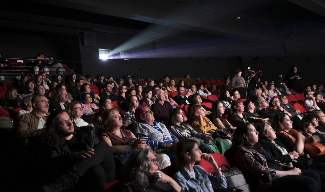 - Uluslararası Sinema Eleştirmenleri Birliğinin ödülüne, senarist Emine Yıldırım'ın "Gündüz