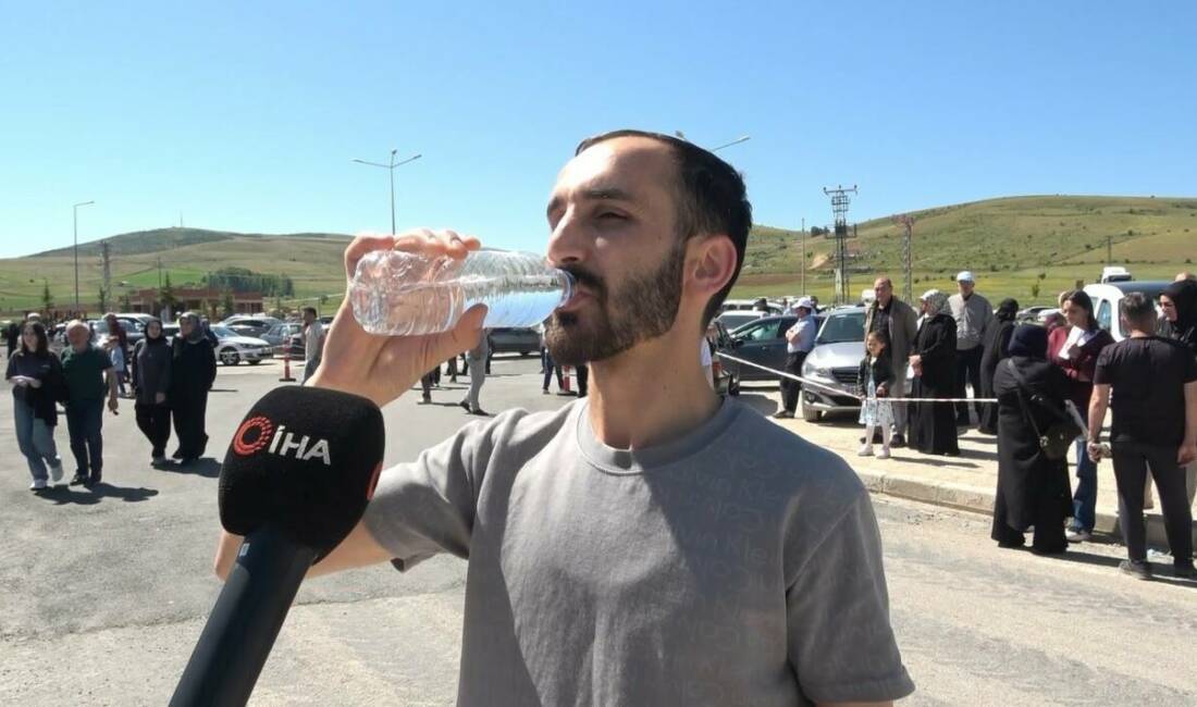Bayburt’ta Yükseköğretim Kurumları Sınavı (YKS) Alan Yeterlilik Testleri (AYT) oturumu