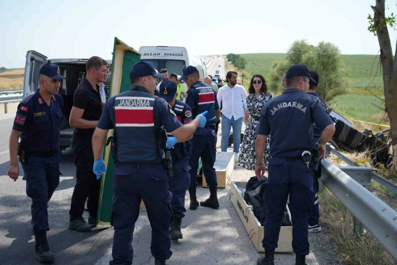 Edirne’de karısını, çocuklarını ve akrabalarını trafik kazasında kaybeden sürücünün, kazadan
