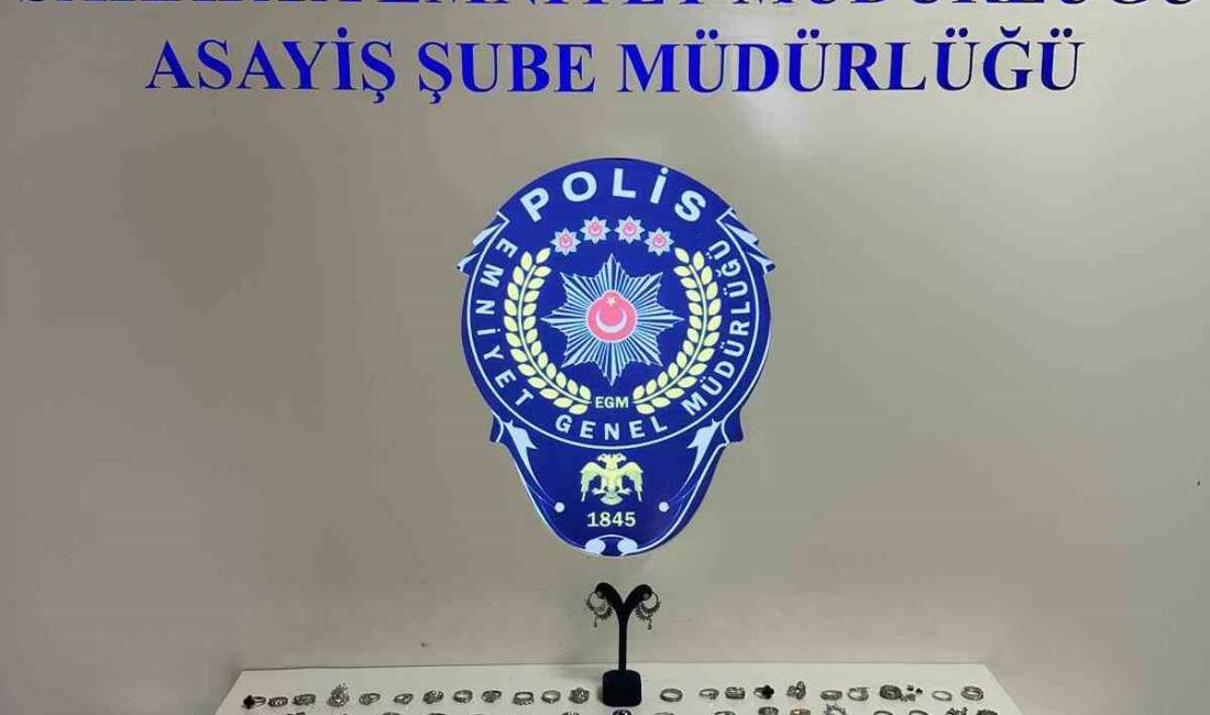 Sakarya’nın Adapazarı ilçesinde gümüş eşya satan dükkanın camını kırarak 70