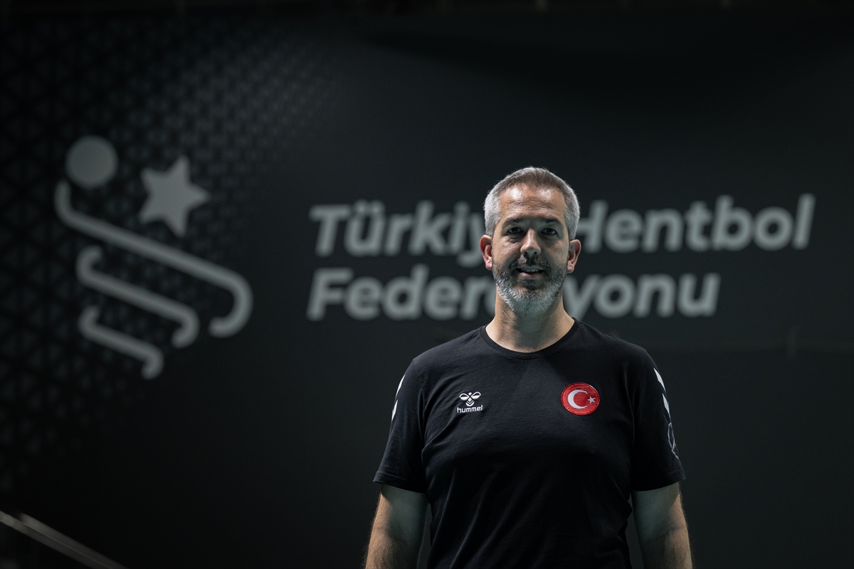 - İspanyol başantrenör David Ginesta Montes:
"Her şeyi bir gün, bir