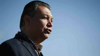 Demokrat Partili ABD Senatörü Alex Padilla, İç Güvenlik Bakanı Kristi