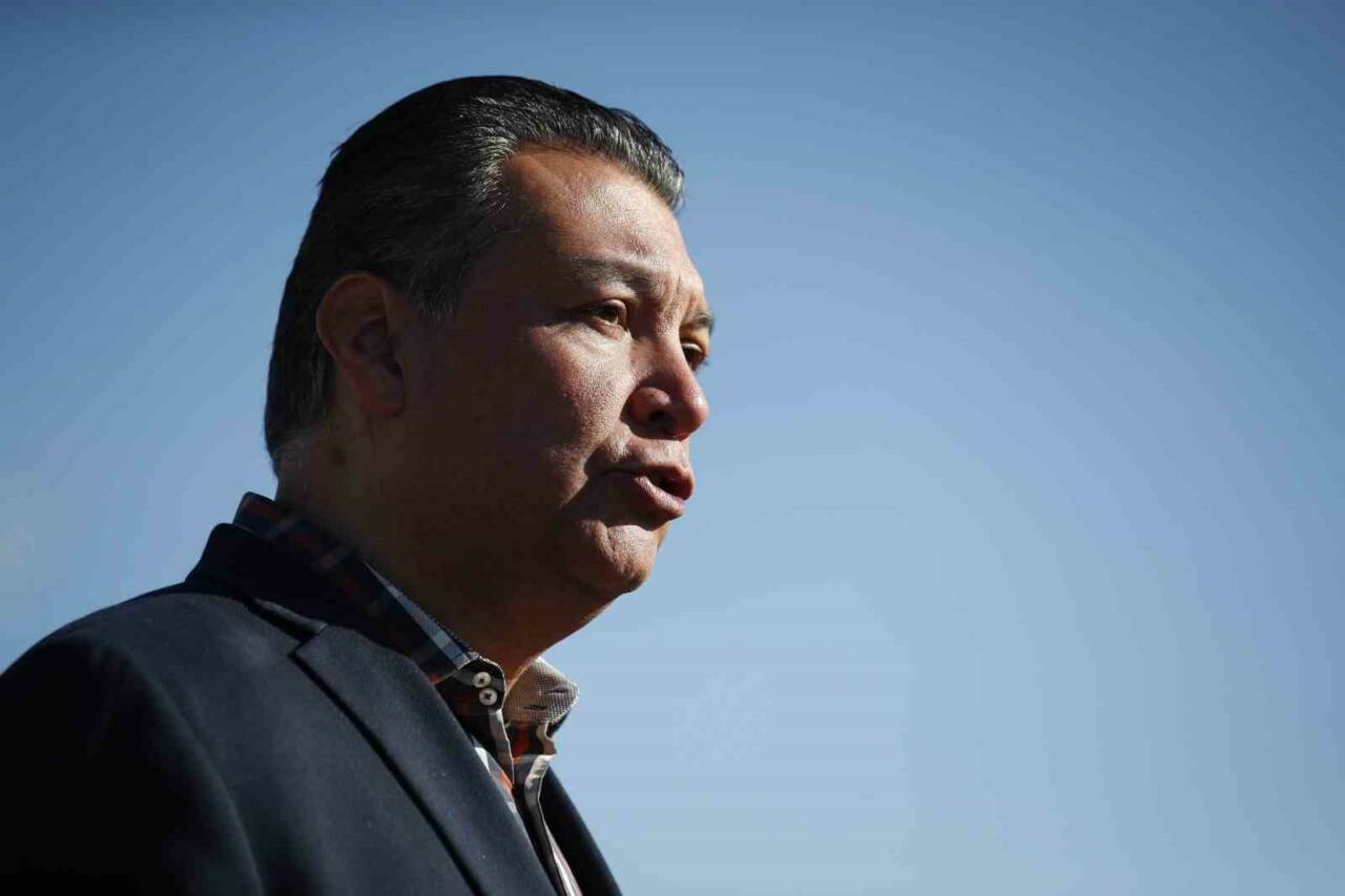 Demokrat Partili ABD Senatörü Alex Padilla, İç Güvenlik Bakanı Kristi