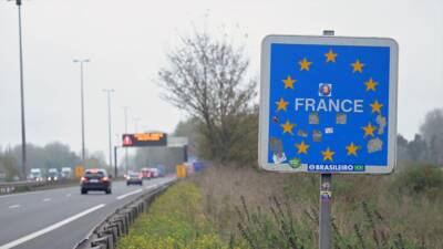 - Üye ülkelerin koyduğu sınır kontrolleri, anlaşmanın temellerinin sarsıldığı yorumlarına