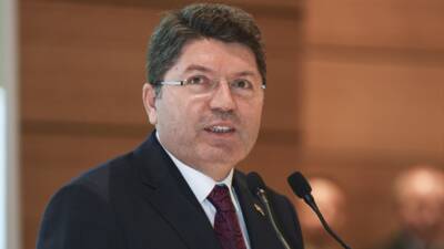 - "Öncelikle Noterlik Kanunu'nu yenilemek en önemli hedefimiz. Hukuk fakültesi