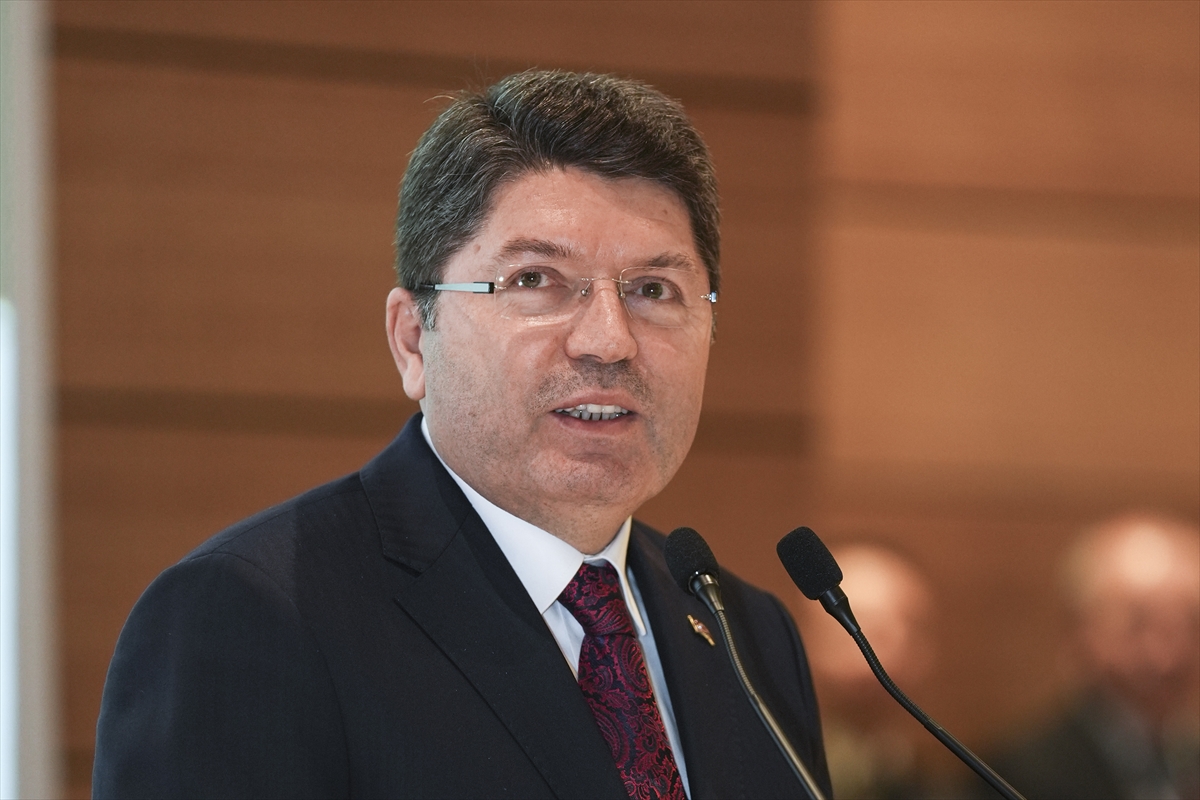 - "Öncelikle Noterlik Kanunu'nu yenilemek en önemli hedefimiz. Hukuk fakültesi