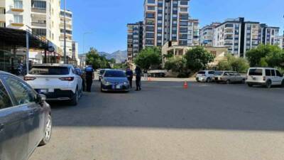 Adana’nın Kozan ilçesinde 4’ü çeşitli suçlardan hapis cezasıyla aranan 7