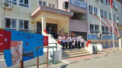 Adana’nın Yüreğir ilçesinde eğitim veren Ömer Refika Halıcılar Ortaokulu, Avrupa