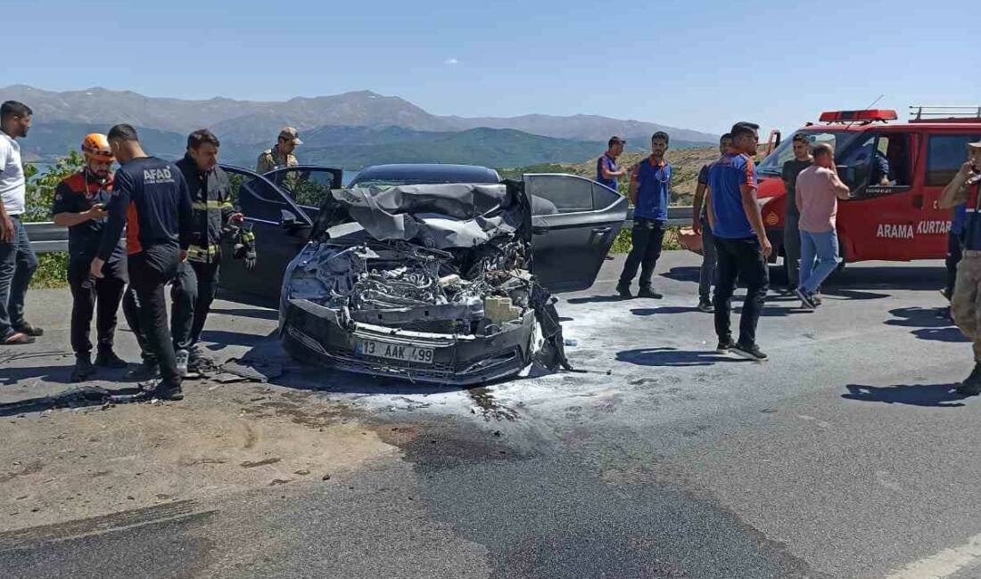 Adilcevaz Kaymakamı Nurhalil Özçelik ve şoförü, geçirdikleri trafik kazasında hafif