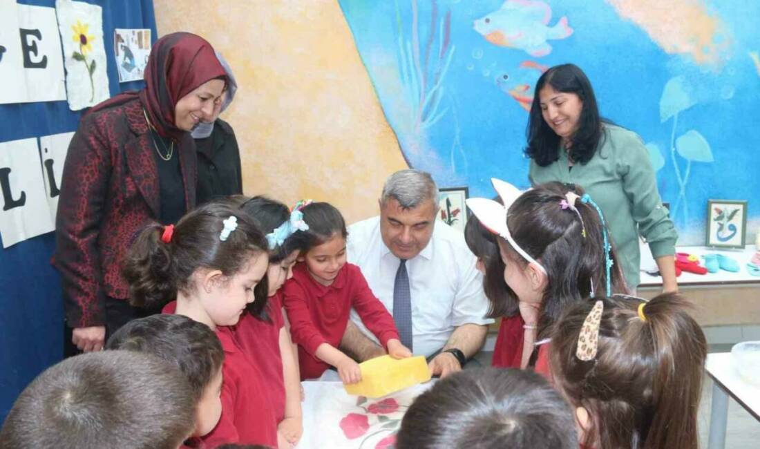 Afyonkarahisar Hacı Lütfiye Kocaşaban Anaokulu’nda düzenlenen keçe atölyesi etkinliğinde, geleneksel