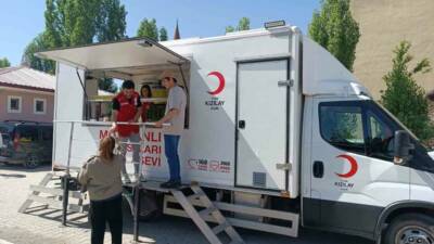 Türk Kızılay Ağrı Şubesi gönüllüleri, Yükseköğretim Kurumları Sınavı’nın (YKS) ilk