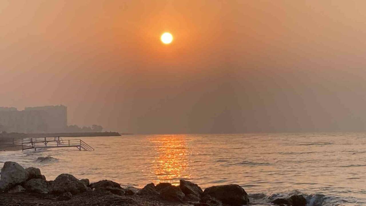 Mersin’de sabahın ilk saatleriyle birlikte gün doğumu manzarası ve güneşin