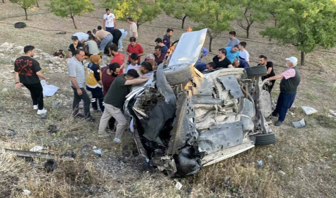 Aksaray’da 2 otomobilin çarpışması sonucu meydana gelen trafik kazasında 2’si