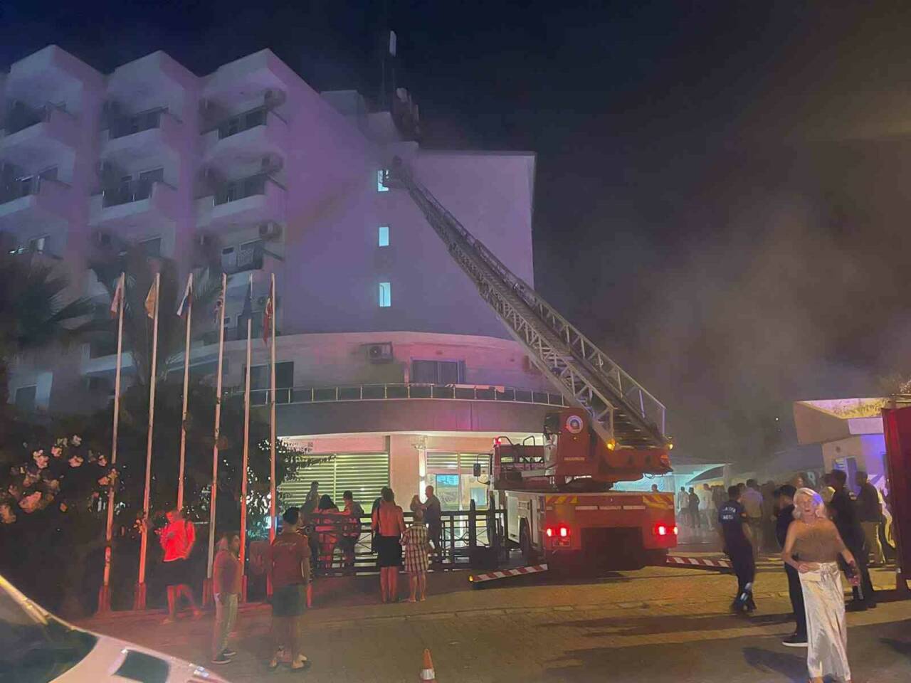 Antalya’nın Alanya ilçesinde bir otelin eksi 1’inci katında çıkan ve