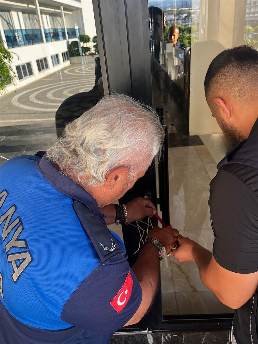 ANTALYA (AA) – Antalya’nın Alanya ilçesinde ruhsatsız çalıştırıldığı belirtilen otelin