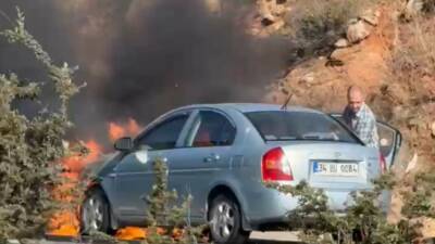 Bursa’da otobanda seyir halindeyken motor kısmından dumanlar çıkan Hyundai marka