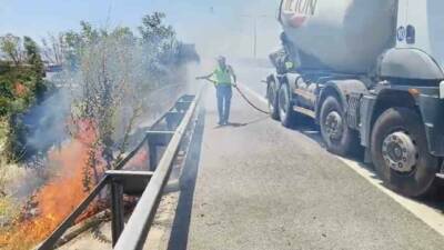 Aydın-Denizli Otobanı Çevreyolu kenarında çıkan ot yangınına ilk müdahaleyi Aydın