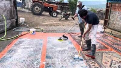 Amasya’nın Gümüşhacıköy ilçesinde yaşayan bir çiftçi, ot biçmek için kullanılan