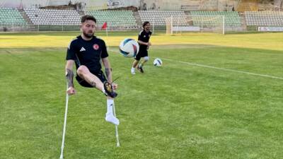 - Katıldığı birçok turnuvada gol krallığı sevinci yaşayan ve "en