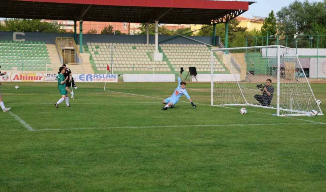 3 Ampute Milli Takımı’nın galibiyetiyle sonuçlanan karşılaşmada, tribünleri dolduran seyirciler