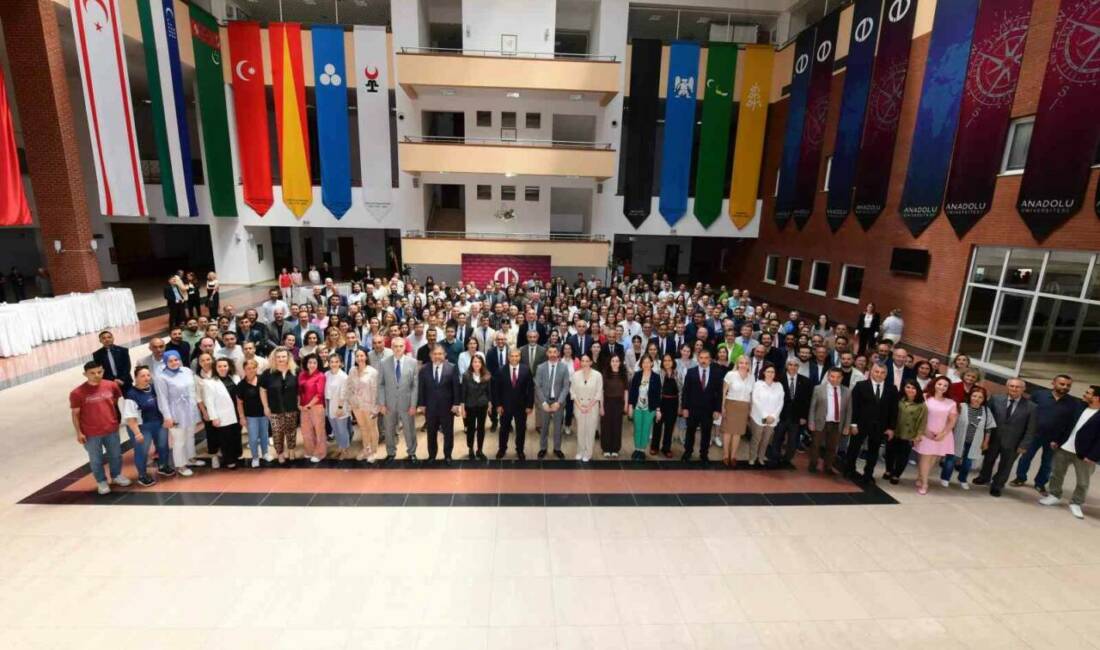 Anadolu Üniversitesi ailesi, Kurban Bayramı dolayısıyla bir araya gelerek bayramlaştı.