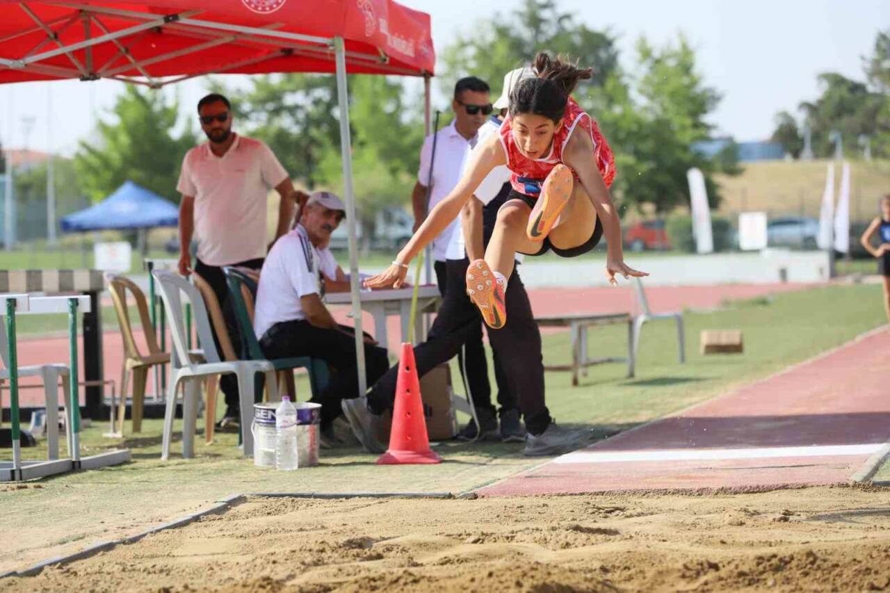 Anadolu Yıldızlar Ligi Atletizm Grup Şampiyonası, Denizli’nin ev sahipliğinde gerçekleşti