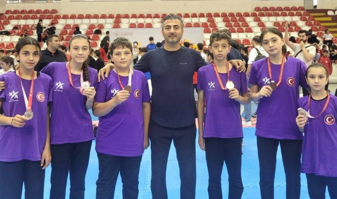 Gruplar Analig Taekwondo müsabakalarında Düzceli sporcular 7 madalya kazandı. Amasya’da