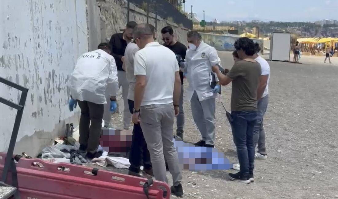 ANTALYA (AA) – Antalya’nın Konyaaltı ilçesinde sahil kenarında erkek cesedi