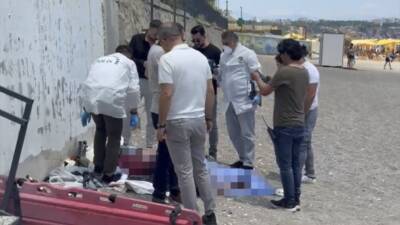 ANTALYA (AA) – Antalya’nın Konyaaltı ilçesinde sahil kenarında erkek cesedi