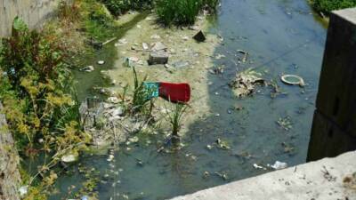 İstanbul Arnavutköy’de çocuk parkı, cami ve tarım arazilerinin yanından geçen