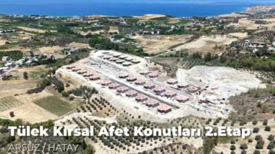 Hatay’ın Arsuz ilçesinde deniz manzaralı kırsal afet konutları yükselmeye devam