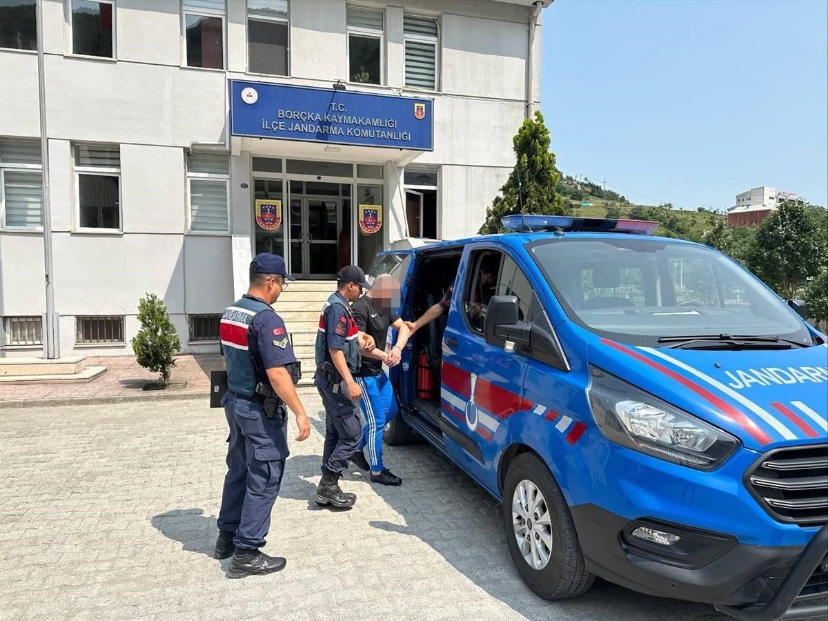Artvin’in Borçka ilçesinde, hakkında 27 yıl kesinleşmiş hapis cezası bulunan