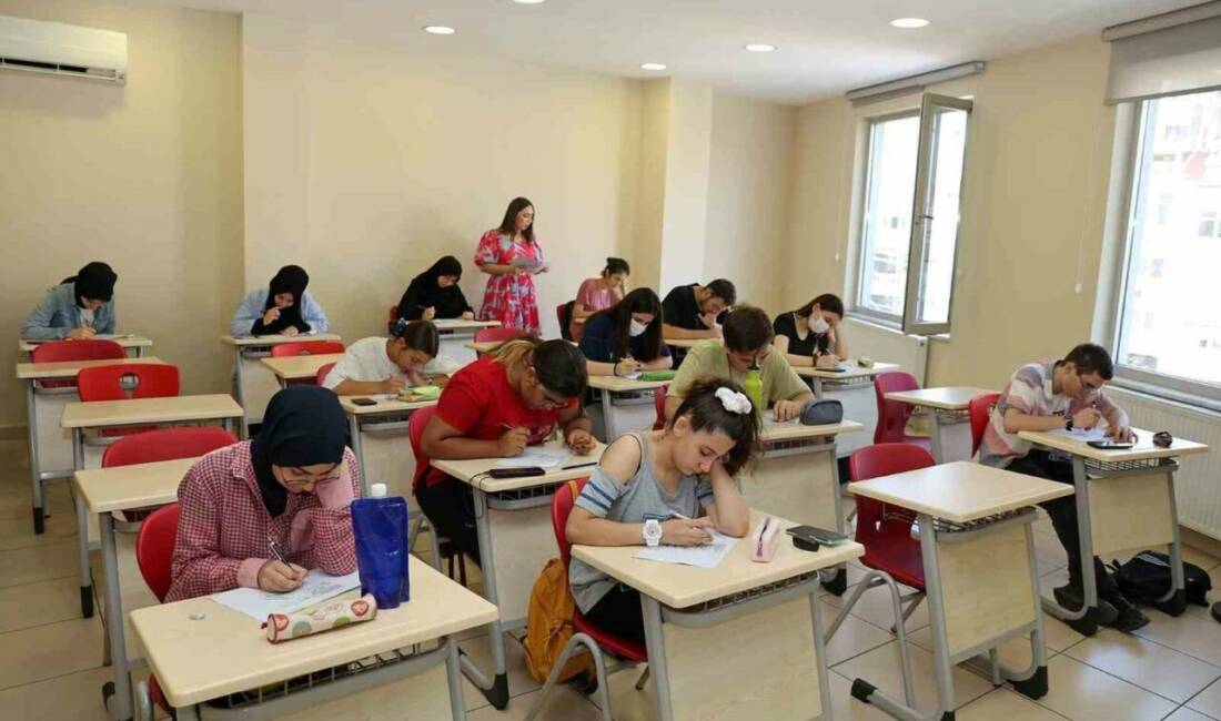 Ataşehir Belediyesi, üniversite sınavına hazırlanan gençler için “Üniversiteye Hazırlık Ders