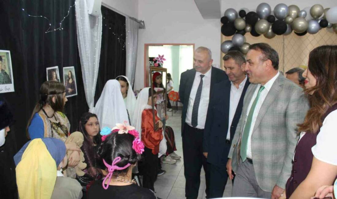 DÜZCE (İHA) – Düzce Atatürk Ortaokulunda ’Kütüphane Açılışı ve Sergi’
