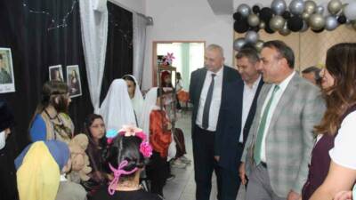 DÜZCE (İHA) – Düzce Atatürk Ortaokulunda ’Kütüphane Açılışı ve Sergi’