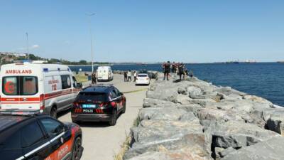 İstanbul Avcılar’da öğle saatlerinde sahile yürümeye gelen vatandaşlar esrarengiz olayla