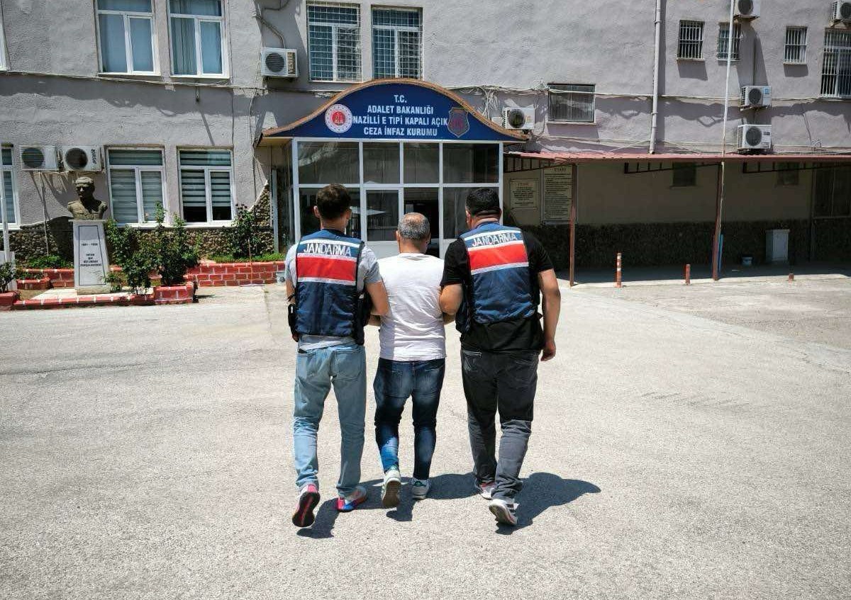 Aydın’da jandarma ekipleri haklarında yakalama kararı bulunan 29 şahsı yakaladı.