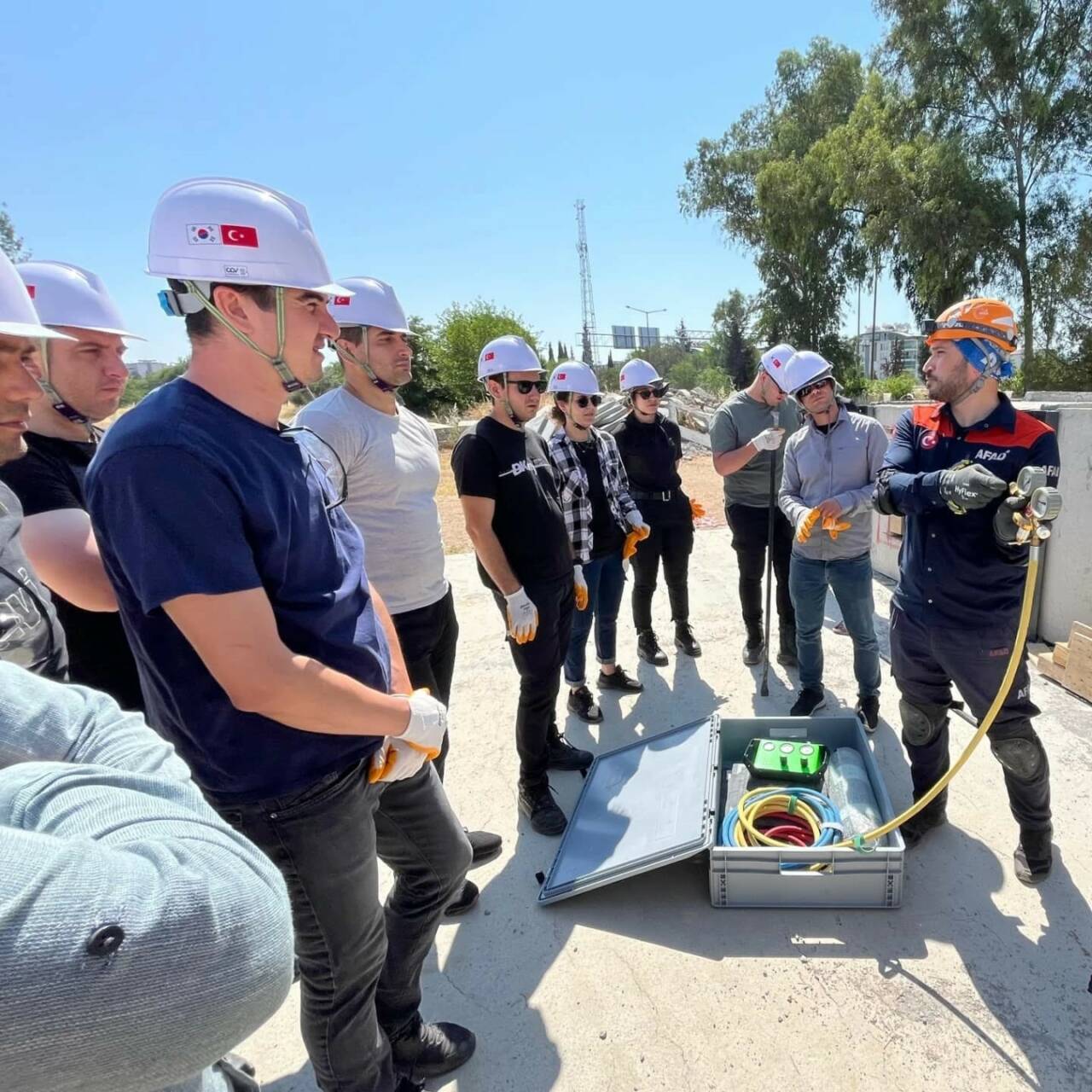 Aydın’da afetlere hazırlık kapsamında eğitim faaliyetleri hız kesmeden devam ediyor.