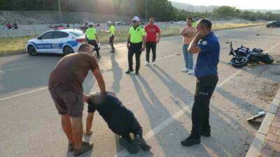 Antalya’da motosiklet ile otomobilin kafa kafaya çarpışması sonucu meydana gelen