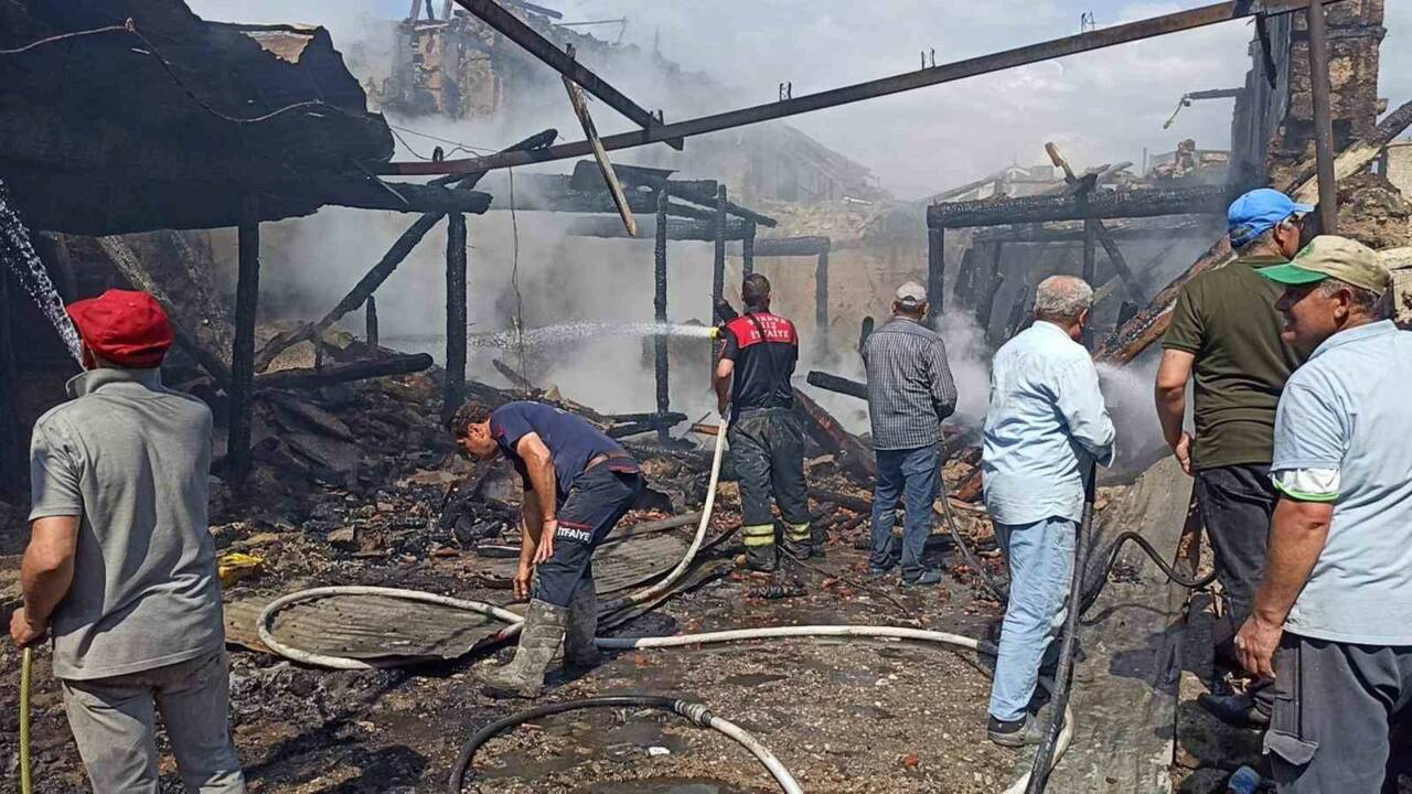 Burdur merkeze bağlı İğdeli köyünde bahçede yakılan ateşine evlere sıçraması