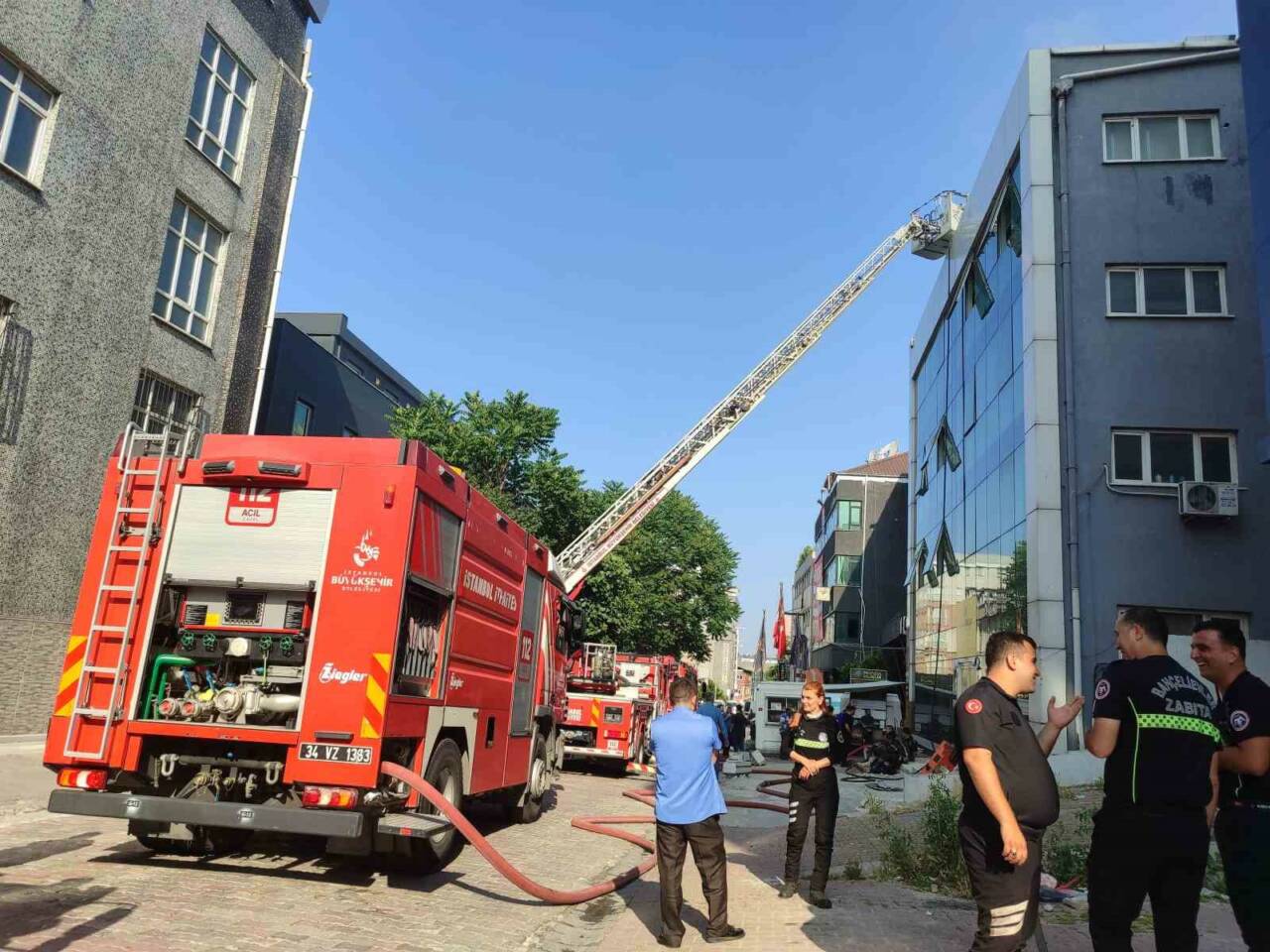 Bahçelievler’de 4 katlı bir iş merkezinin 4. katında henüz belirlenemeyen
