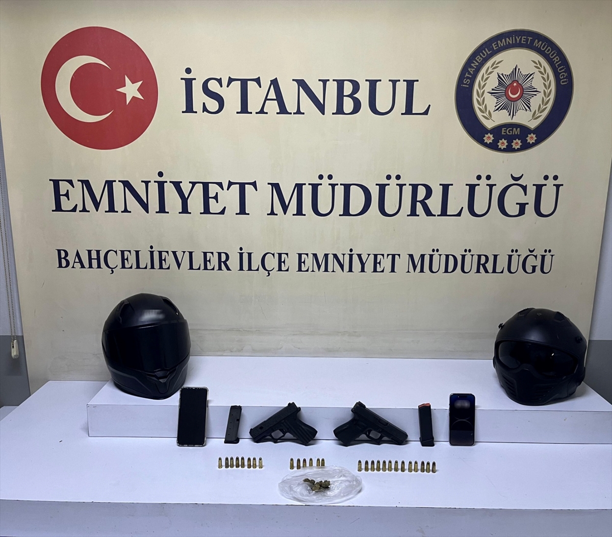 - Yakalanacağını anlayan şüphelilerden birinin silahını çöp kovasına saklaması güvenlik