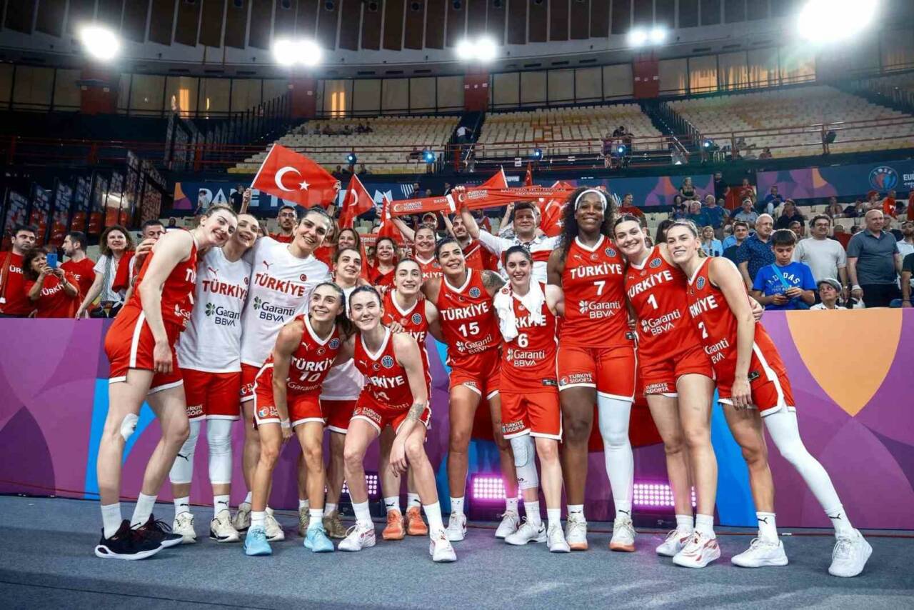 Gençlik ve Spor Bakanı Osman Aşkın Bak, FIBA 2025 Kadınlar