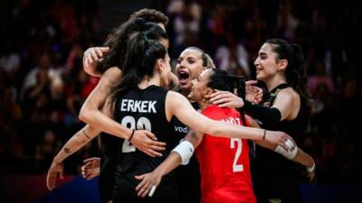 Gençlik ve Spor Bakanı Osman Aşkın Bak, Voleybol Milletler Ligi’nde