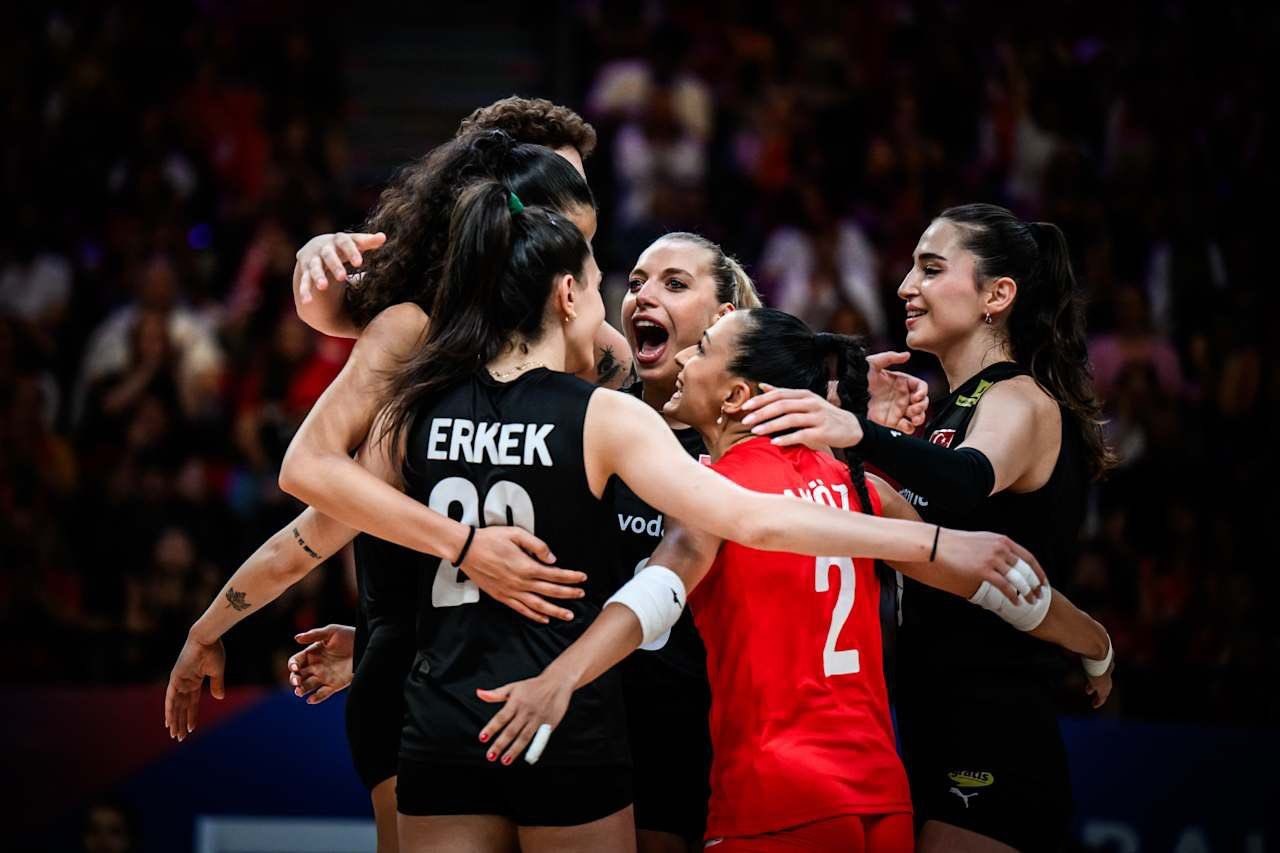 Gençlik ve Spor Bakanı Osman Aşkın Bak, Voleybol Milletler Ligi’nde