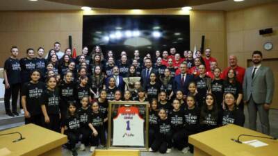 Enerji ve Tabii Kaynaklar Bakanı Alparslan Bayraktar, Basketbol Gençler Ligi’inde