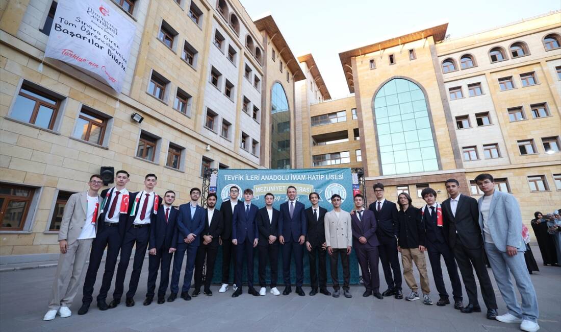 ANKARA (AA) – Enerji ve Tabii Kaynaklar Bakanı Alparslan Bayraktar,